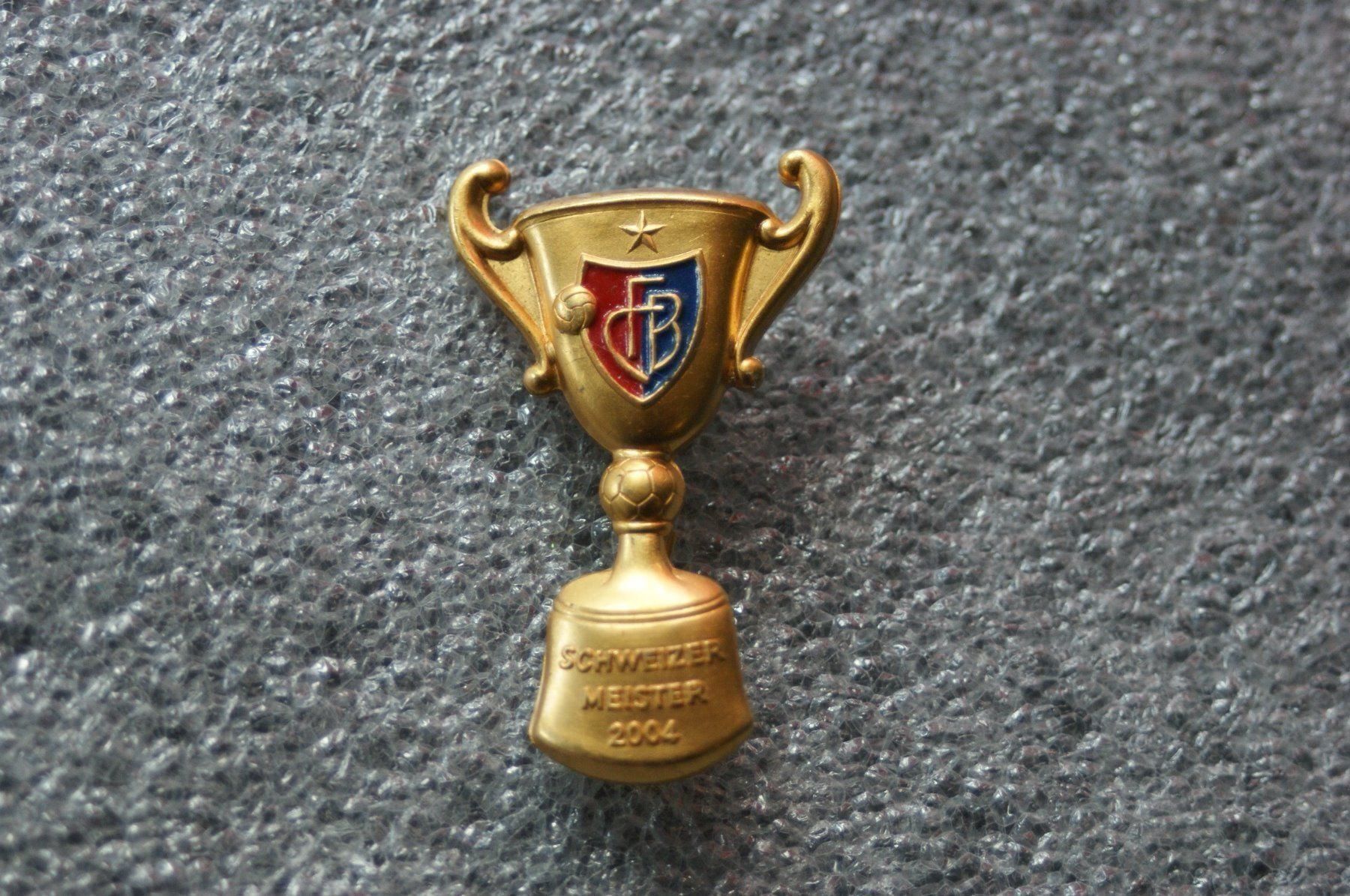 FC Basel Placchette & Badge: FC BASEL 2004 - MEISTERPLAKETTE FCB – Usato da Basel venduto da lagavulin02