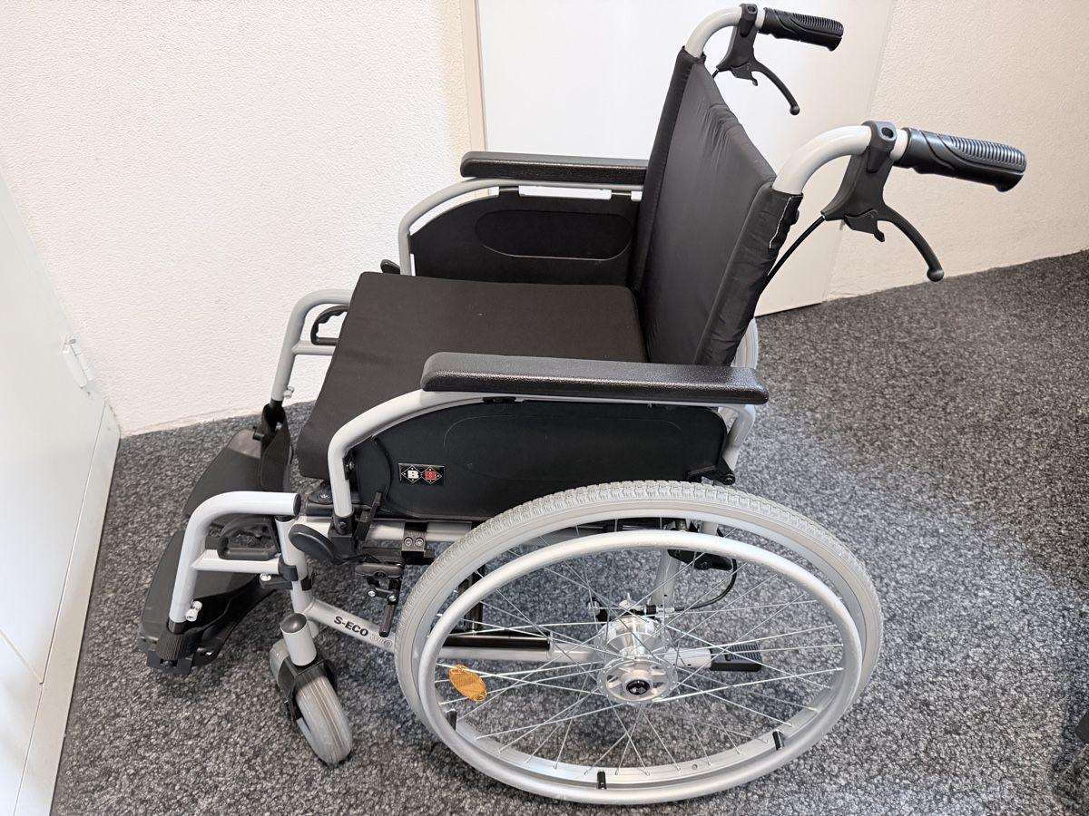 Rollstühle: B&B Rollstuhl  – Gebraucht aus Schlieren von Kamacho 1