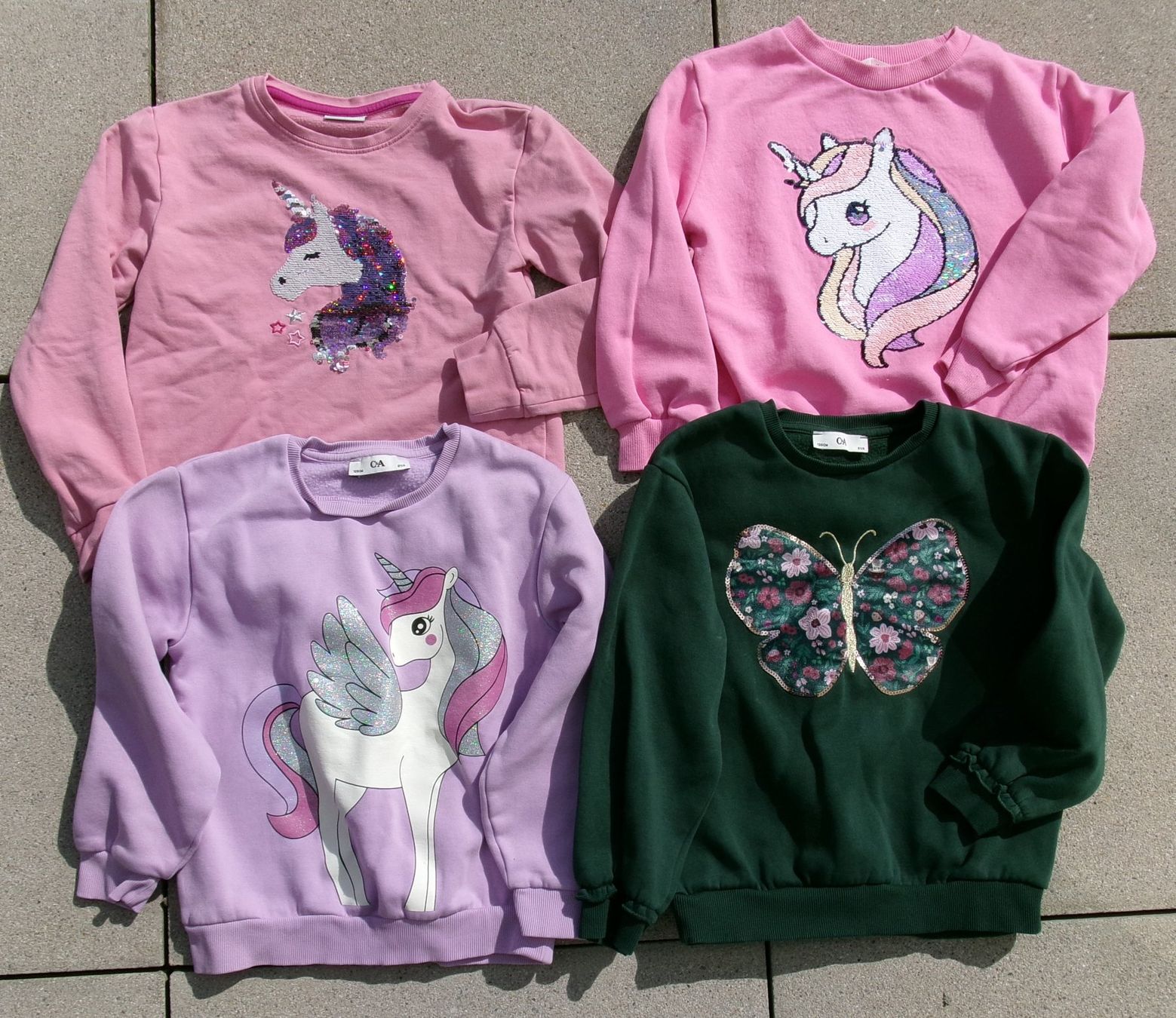 Lotti & Set di vestiti: 4 Pullover Einhorn Rosa 122 / 128 C&A  H&M – Usato da Winterthur venduto da blumeblau77