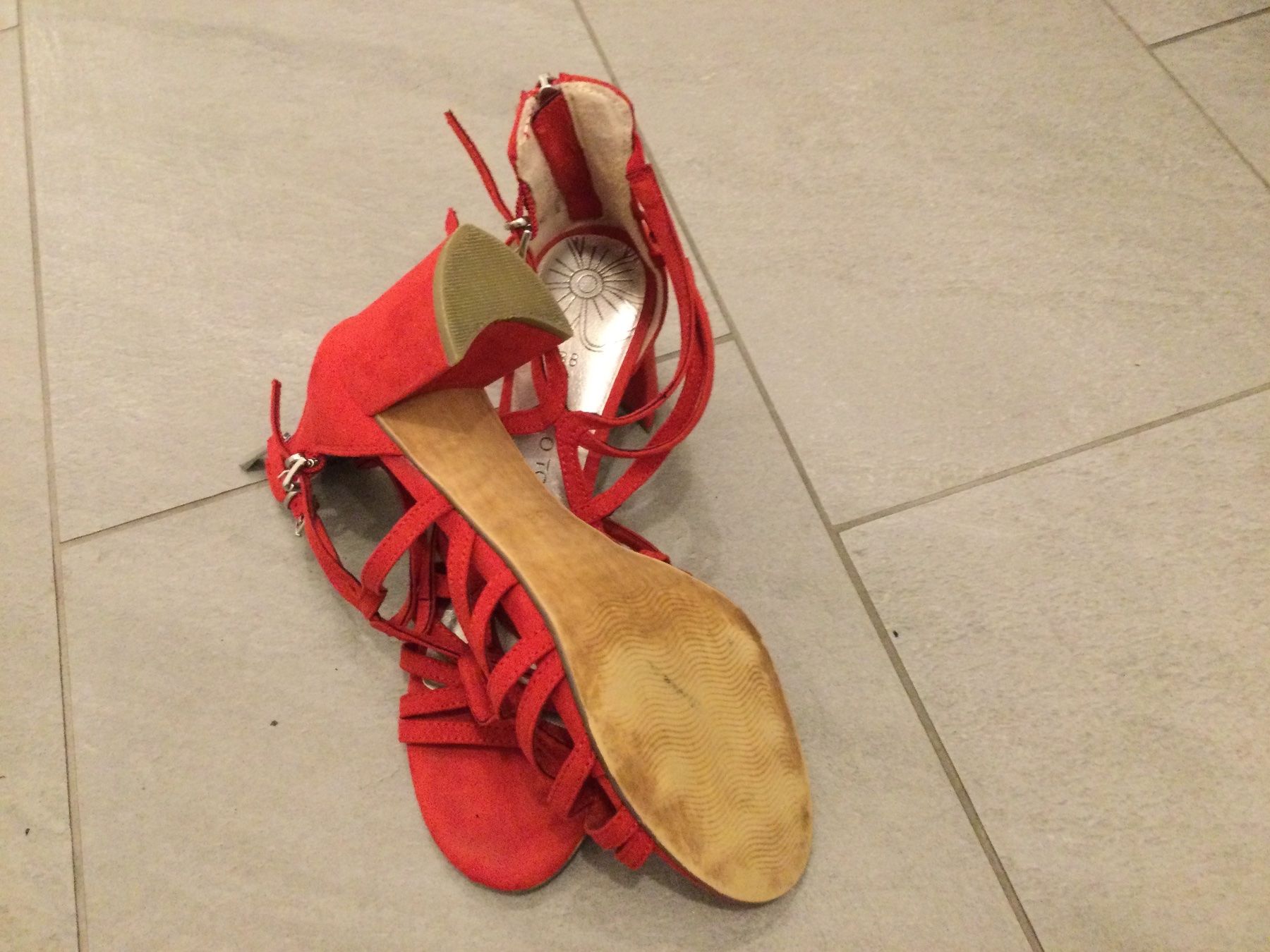 Damenschuhe: Damen Sandalen, rot – Gebraucht aus Bischofszell von spidi72 2