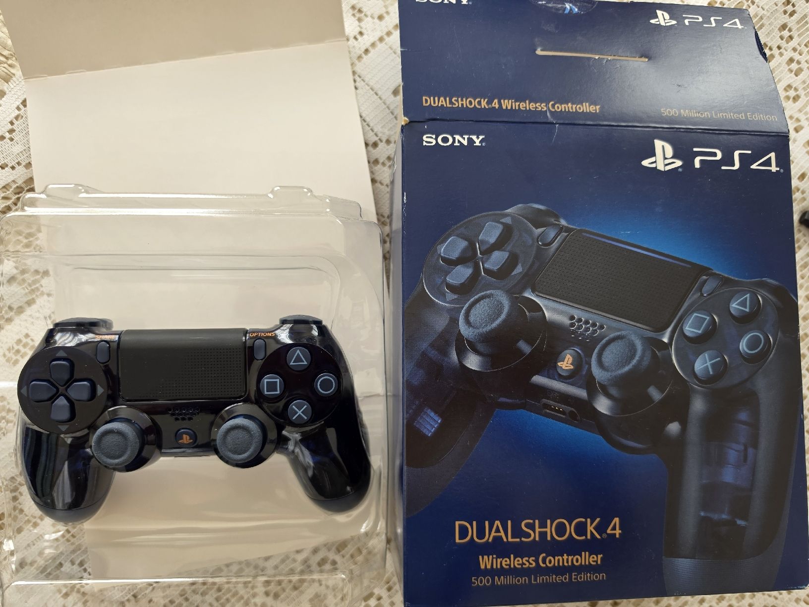 Sony Controller: PLAYSTATION -DUALSHOCK 4 Controller 500 MILLION LIMITED – Nuovo (secondo la descrizione) da Châtel-St-Denis venduto da Konami