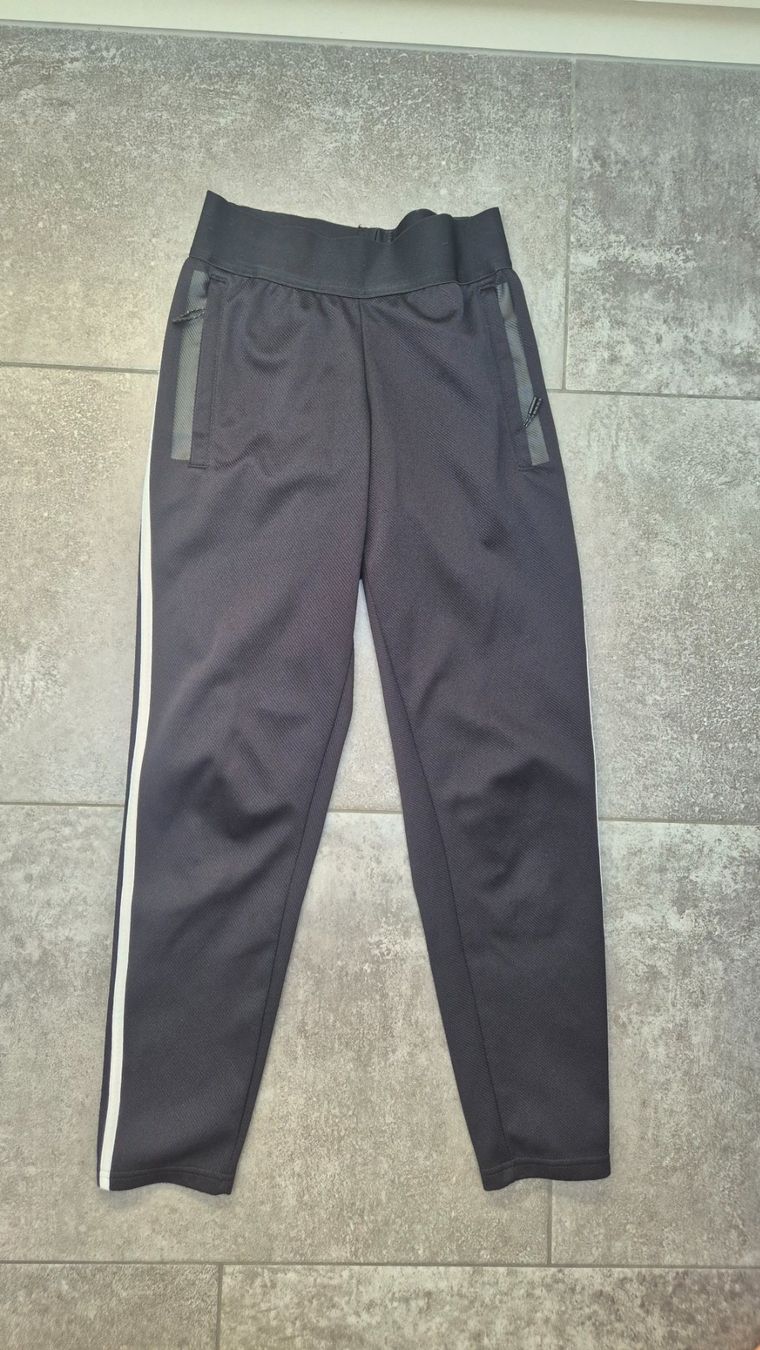 Adidas Pantaloni: Adidas Hose Damen – Usato da Allschwil venduto da lor_s7nz