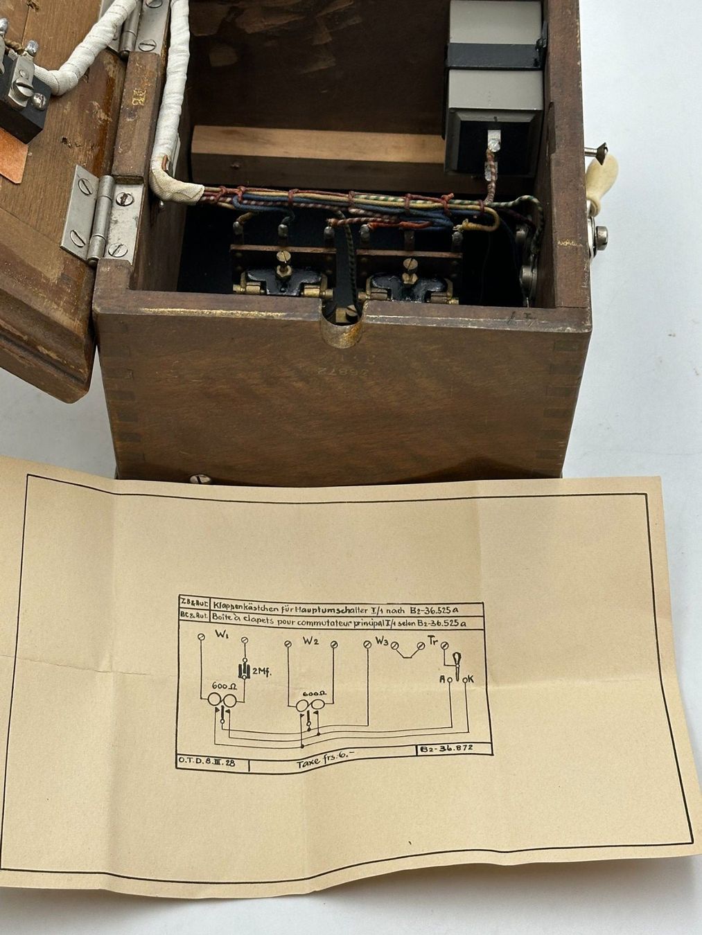 Téléphones: Klappenkästchen Hauptumschalter antike Telefontechnik – D'occasion à Luzern par Lager6640 5