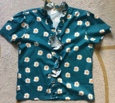 PETROLFARBENE BLUSE BLUMEN GR. M 49/60CM VINTAGE GEBRAUCHT