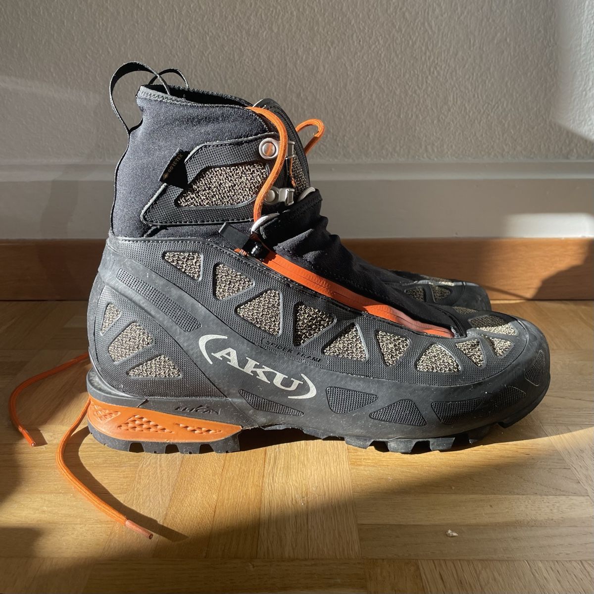 Aku Scarpe da uomo: Aku Bergschuh / Wanderschuh Croda Dfs GTX goretex – Nuovo (secondo la descrizione) da Zürich venduto da lid_h2lm