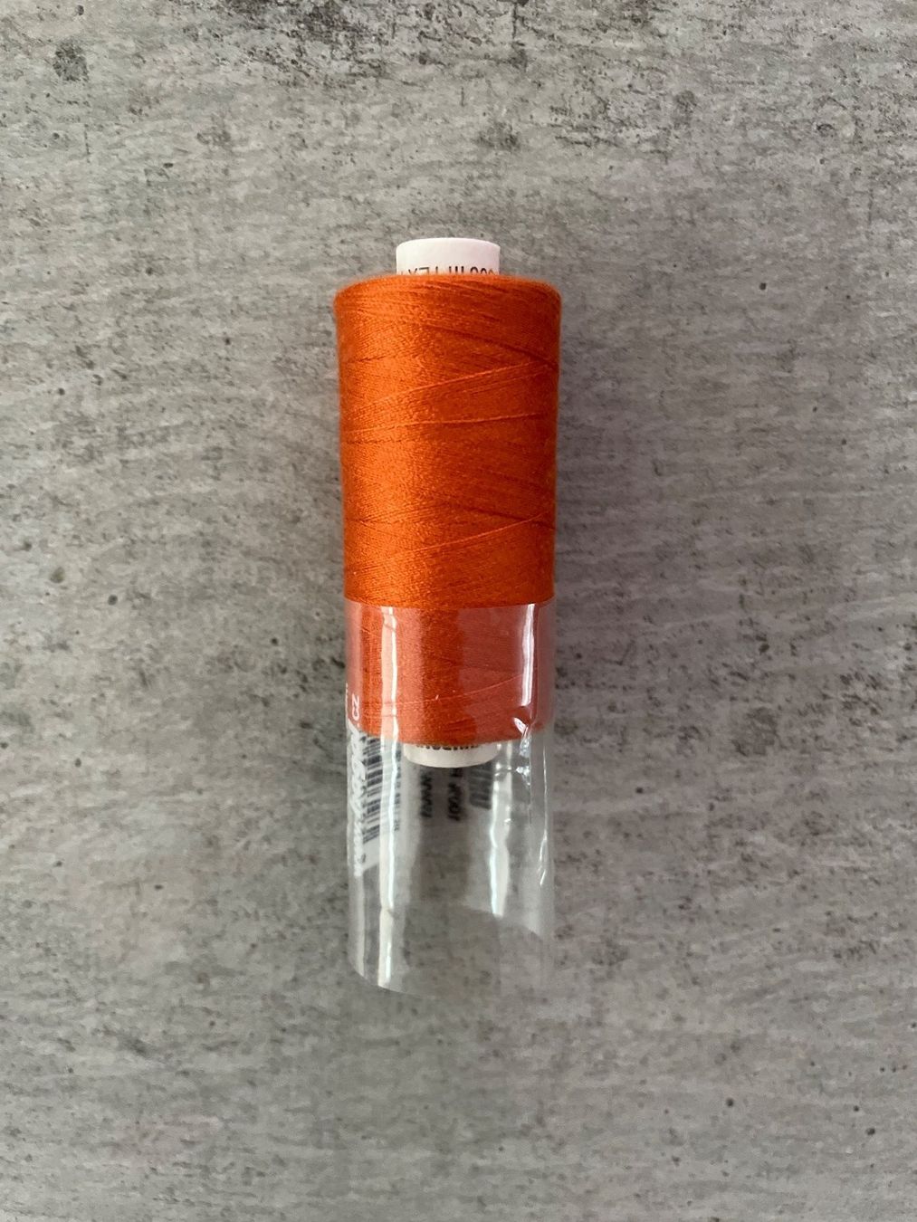 Cordicelle & Fili: Polyester Nähgarn, Nähfaden Rostrot 500m Nr. 23  NEU – Nuovo e nell'imballaggio originale da Rietheim venduto da Nugger