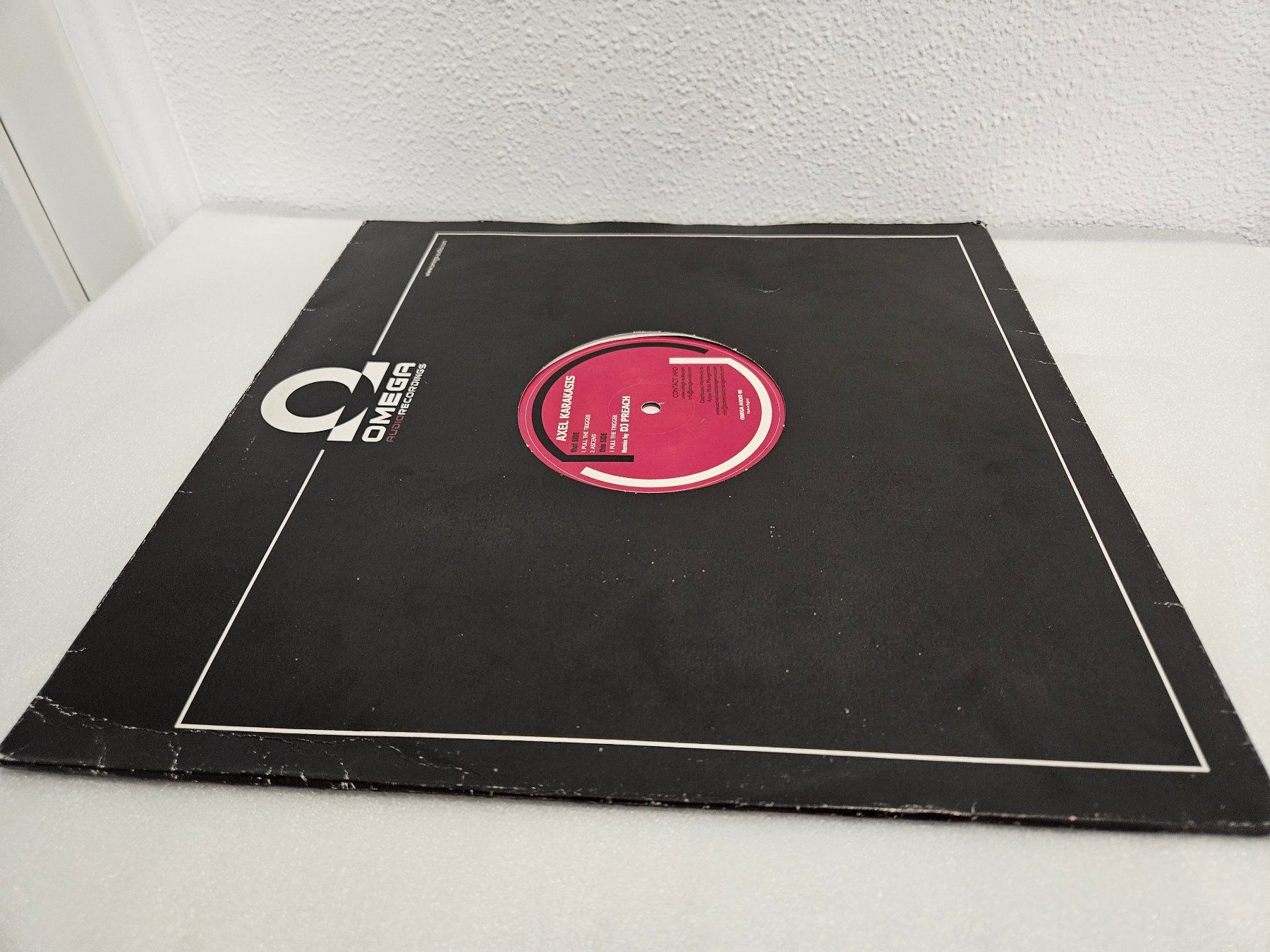 Dischi in vinile: Axel Karakasis – Pull The Trigger (Techno) – Usato da Uster venduto da Vinyl-Leidenschaft 3
