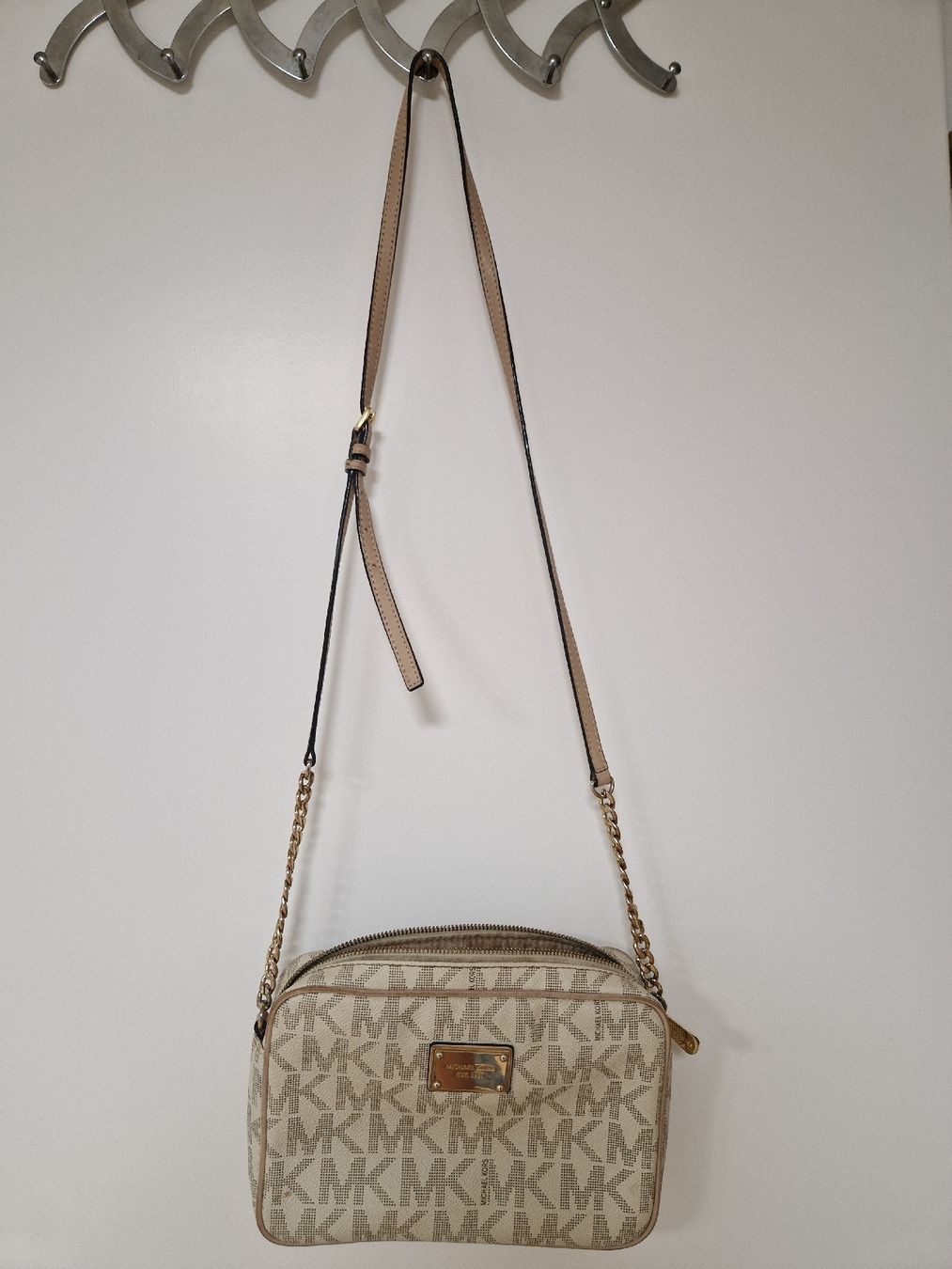 Michael Kors Sacs femmes: Michael Kors Tasche zu verkaufen – D'occasion à Luzern par fat_d59v 4