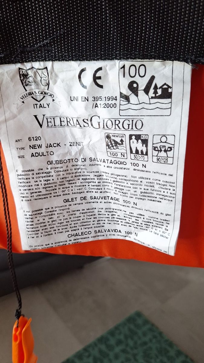 Gilets de sauvetage: 3 Life Vests Adult – D'occasion à Bern par jer_bw7s 1