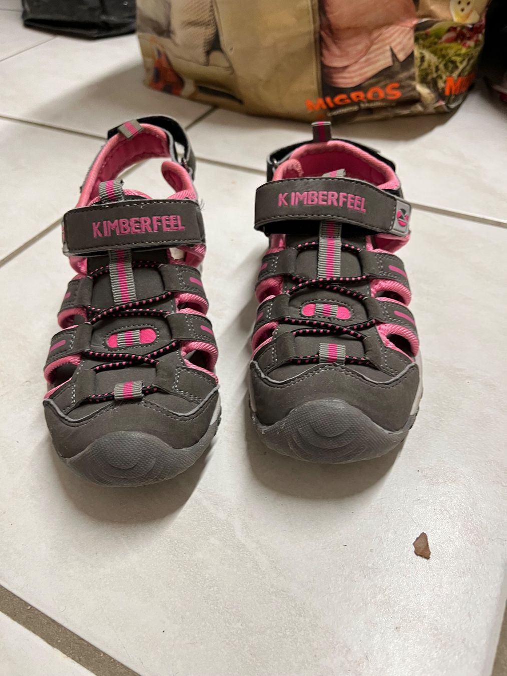 Scarpe per ragazze: Sandales fermées taille 30 – Usato da Péry venduto da gir_d5d9 2