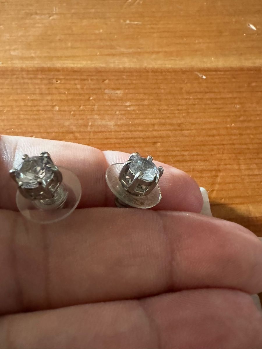 Boucles d'oreille: Verkaufe ohrenstecker mit Steinen  – D'occasion à Basel par Ajscha7o1 2