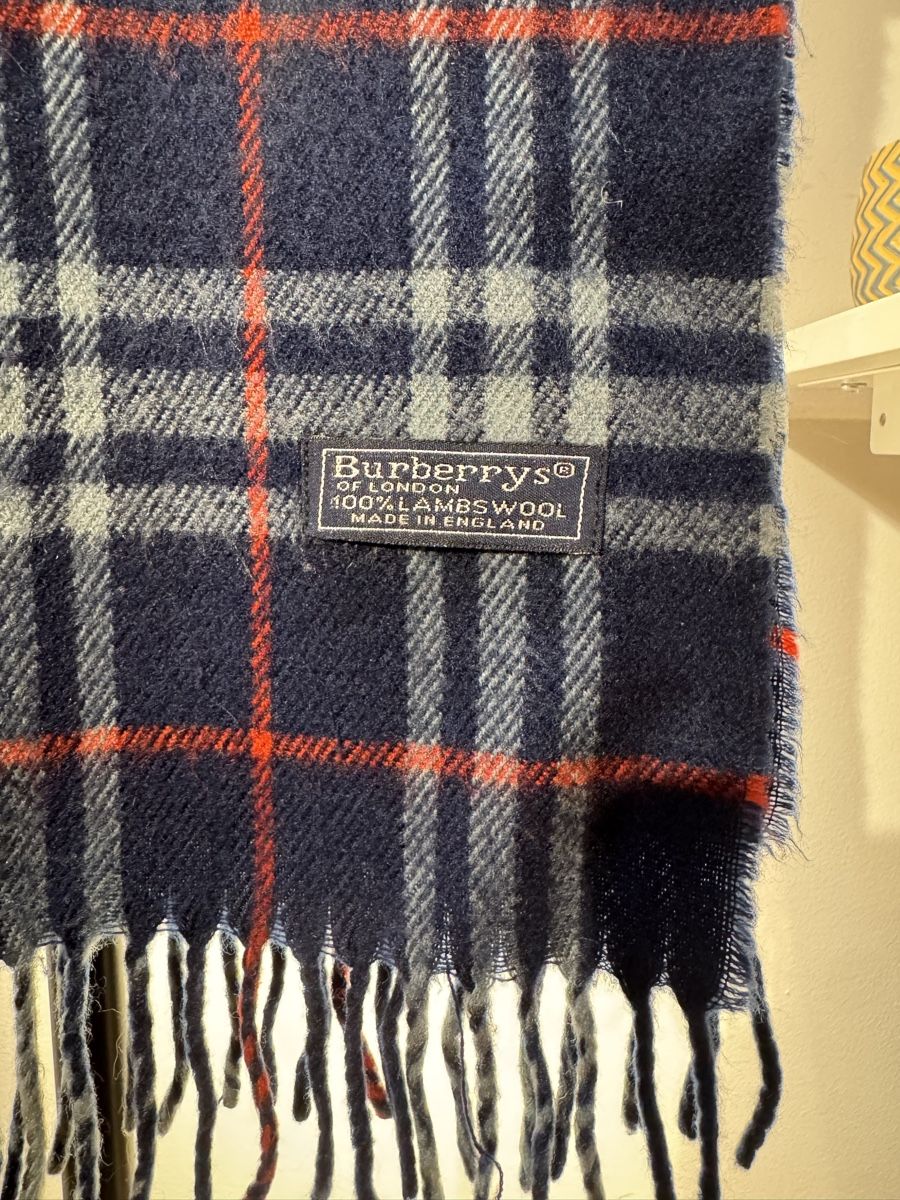 Burberry Foulard & Sciarpe: Écharpe Burberry originale – Usato da St-Maurice venduto da Nikitas_P 1