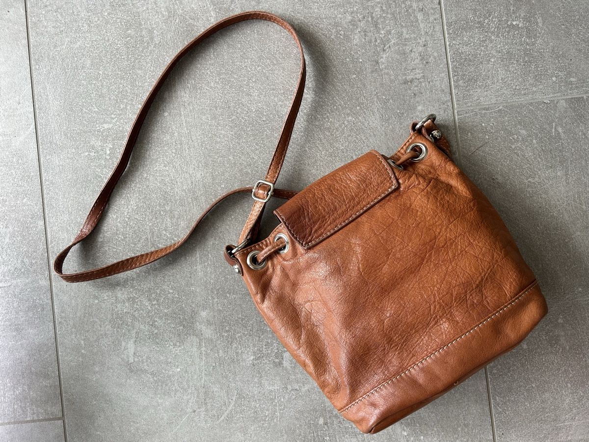 Taschen für Damen: HERZIGES LEDER - UMHÄNGETÄSCHLI NEU & WEICH – Neu (gemäss Beschreibung) aus Nidfurn von cejeisda 1