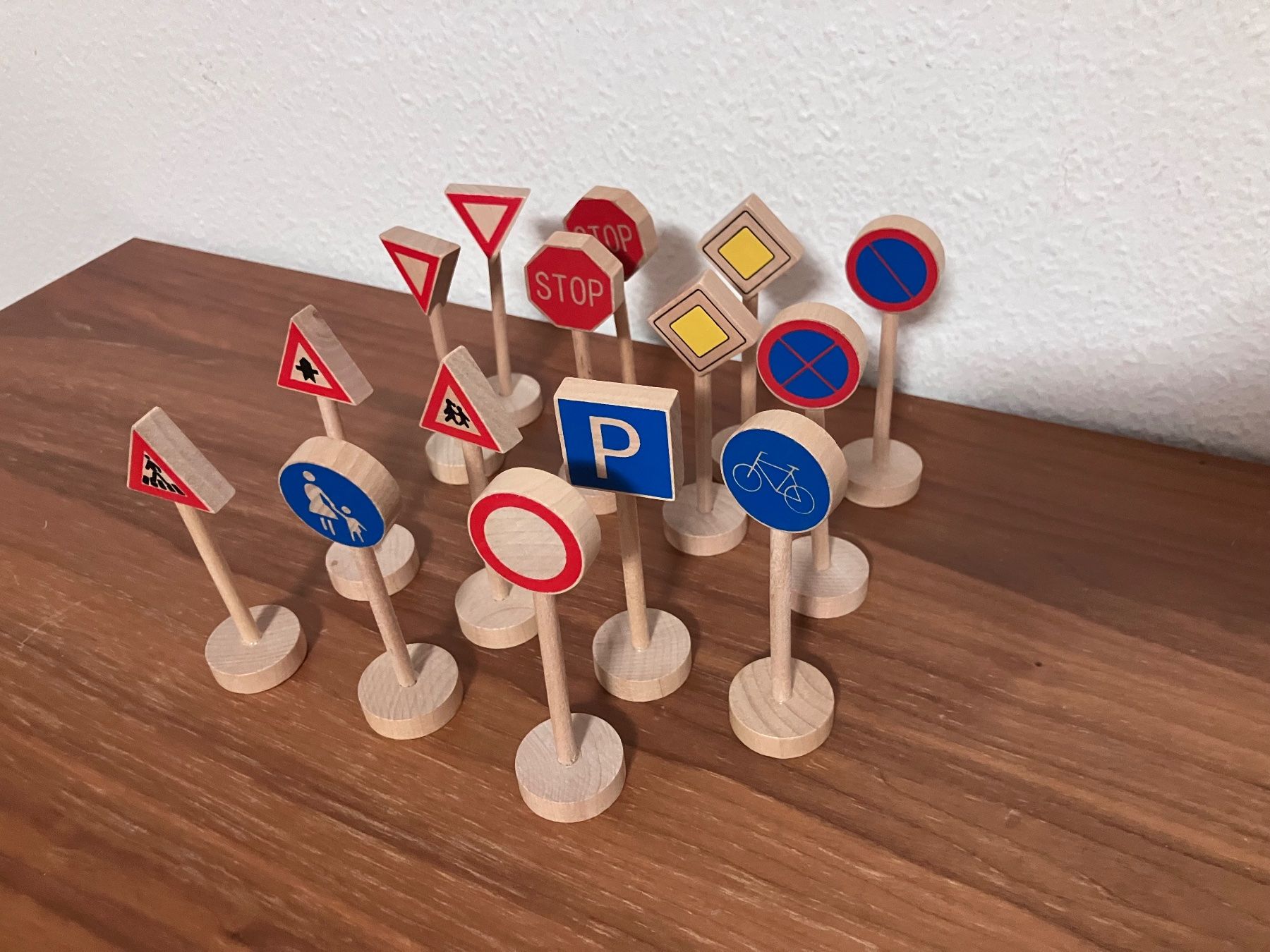 Articoli in legno: Goki Verkehrszeichen aus Holz – Usato da Adliswil venduto da E.A.M