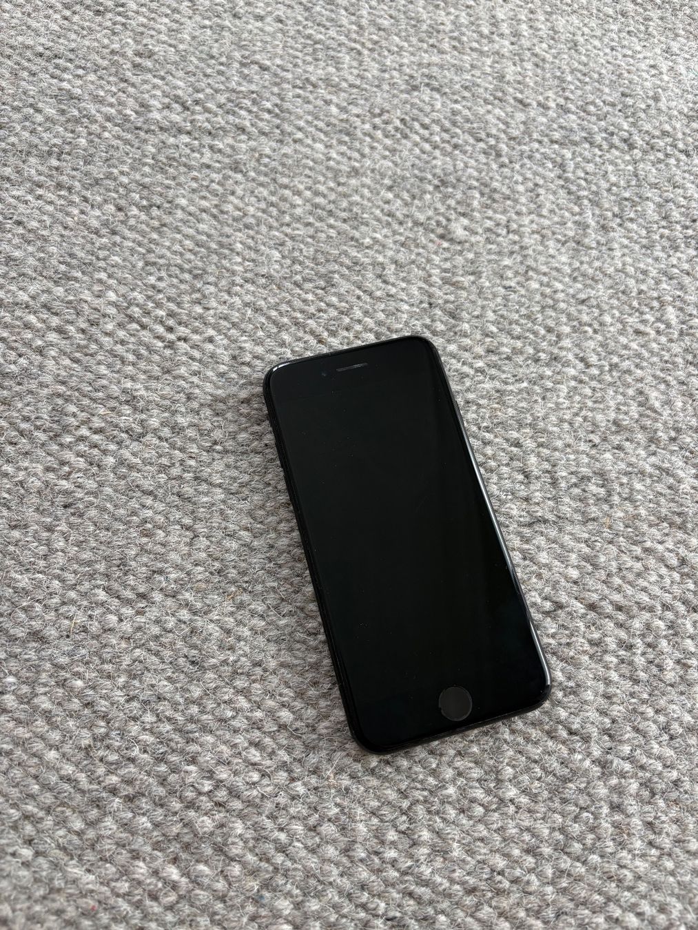 Apple Handys / Smartphones: iPhone SE (2. Generation), 64 GB, Sprung in Display – Gebraucht aus Zürich von Charlotte_Sophie