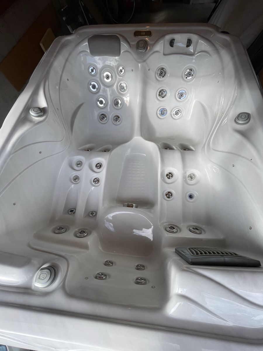 Whirlpool: Whirlpool  Wellis  – Defekt aus Klosters von Johanputzi 2