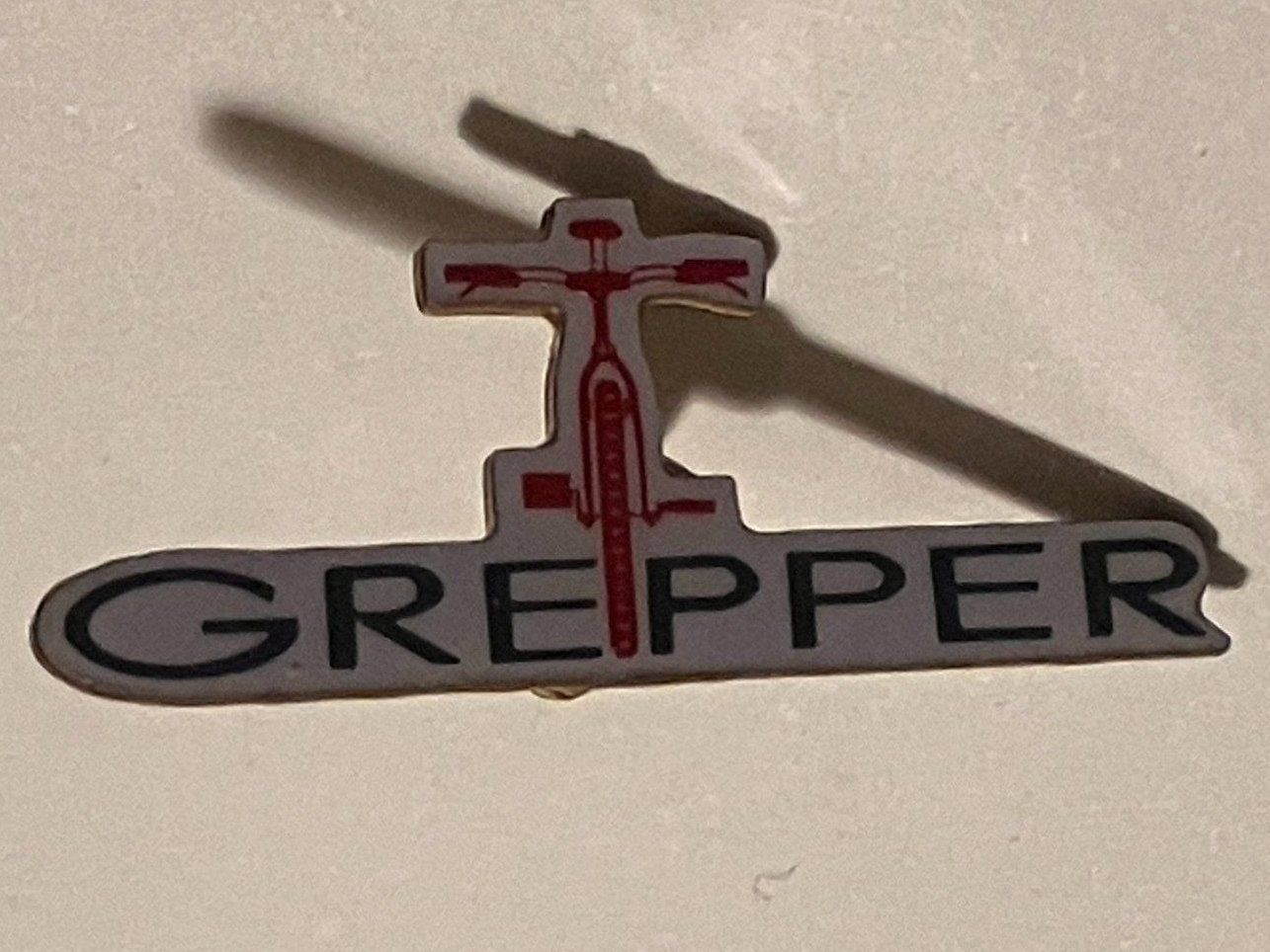 Placchette & Badge: 1 Pin Grepper Bike – Usato da Basel venduto da djwwpp