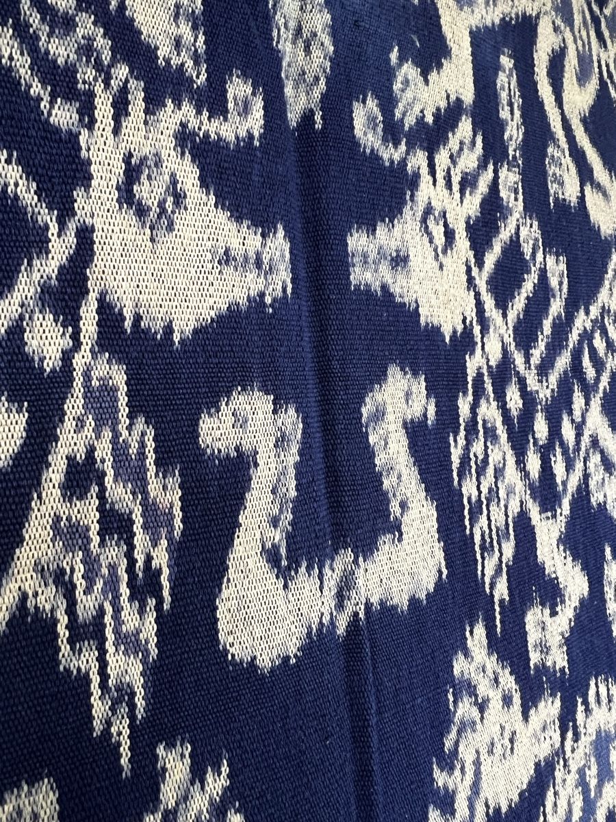 Tessuti: Indonesischer Vintage Ikat-Textile  mythischem Drachendesign – Usato da Moehlin venduto da Balirain 5