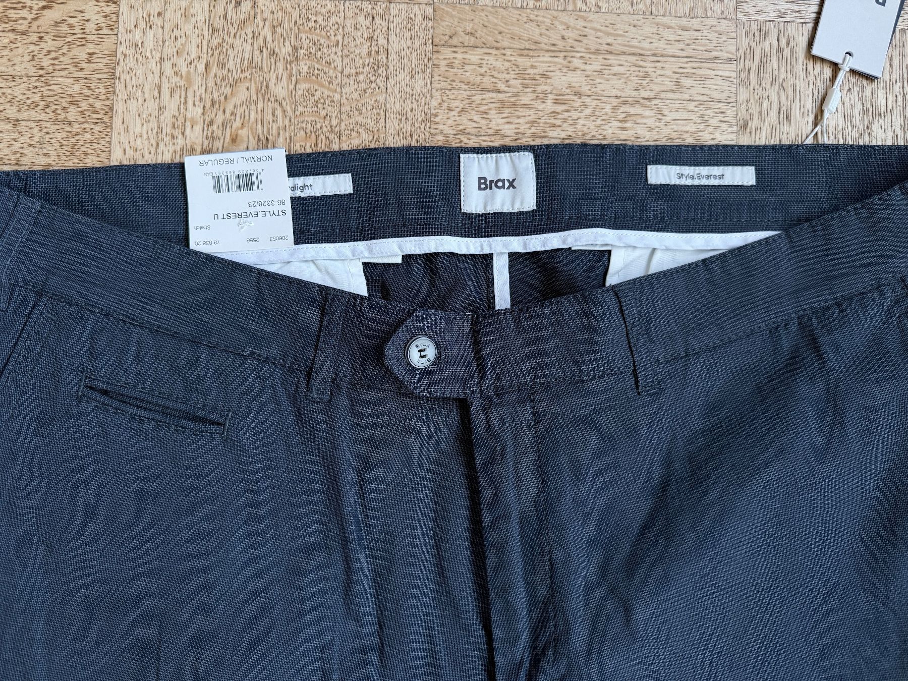 Brax Pantaloni: 3 Hosen von Brax neu – Nuovo e nell'imballaggio originale da Zürich venduto da bluebirdmon 5