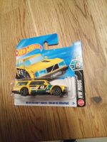 Hot Wheels Volvo 240 Drift Wagon Modellauto gelb