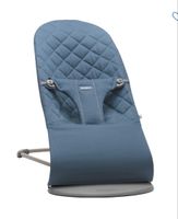 Babybjörn Wippe blau mit Spielzeug
