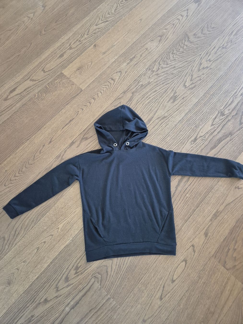Pullover & Sweatshirts: A-MISU! Schwarzer Hoodie, Grösse XS – Neu (gemäss Beschreibung) aus Unterägeri von Idecurtins