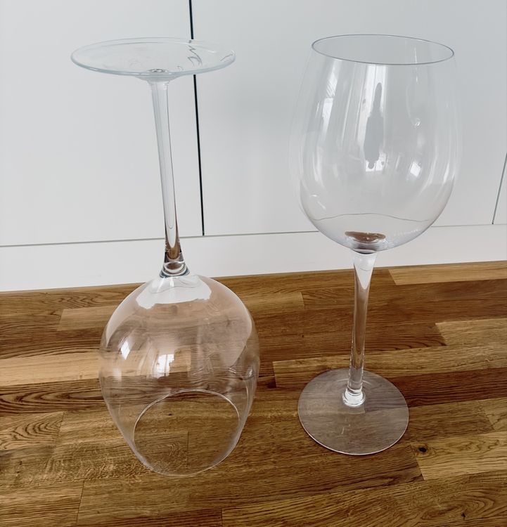 XXL Weinglas Deko, riesig, neuwertig, Höhe 60cm, 2 Stk. (Neu (gemäss Beschreibung)) in Meggen für CHF 39 – nur Abholung auf Ricardo kaufen