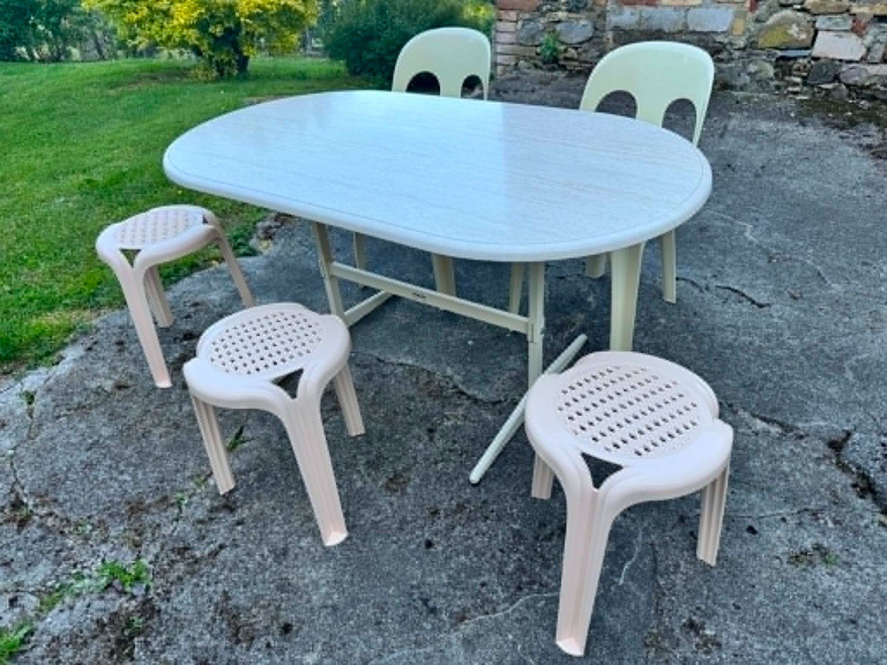 Set di tavolo e panche: Gartentisch von Mazuvo, mit Stühlen – Usato da Schönenberg an der Thur venduto da ottawa06