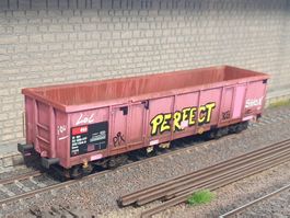 WAGON EAOS, SBB-CFF, ROCO 47215, PATINE + GRAFFITIS