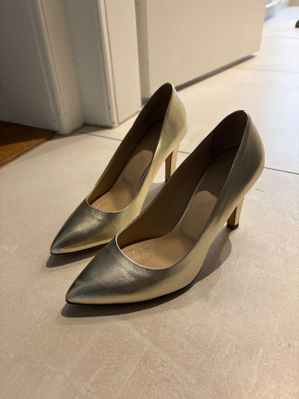 Navyboot Chaussures femmes: Pumps gold – D'occasion à Bern par mlmncln