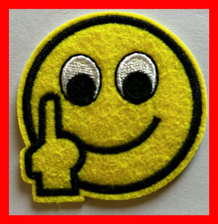 Smiley Aufnäher Mittelfinger Fuck you Stinkefinger Badge (Neu und ...