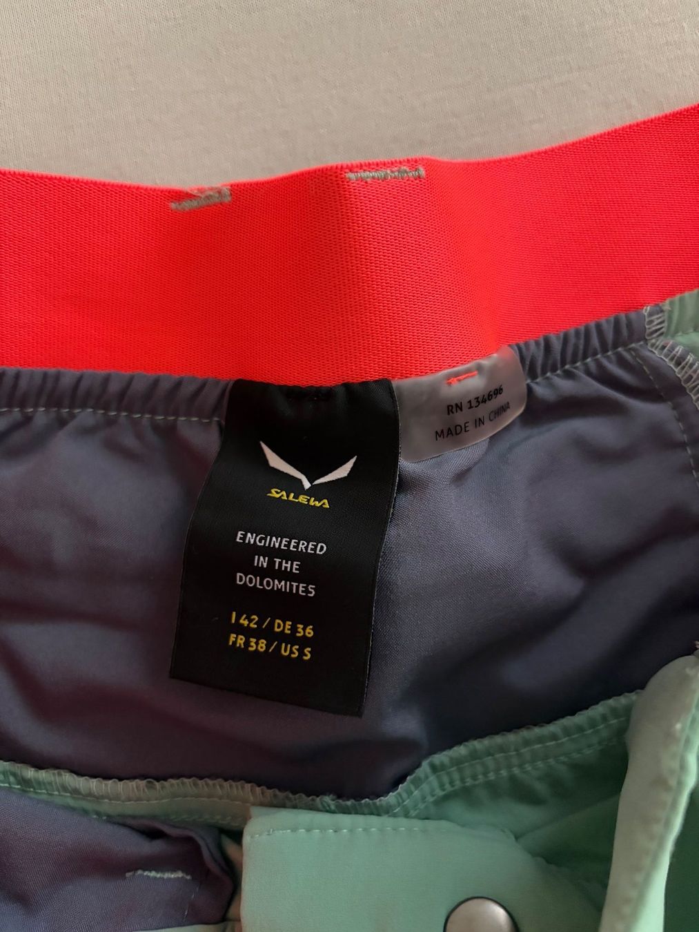 Salewa Pantaloni: Salewa Wanderhose kurz, DE 36 – Usato da Thayngen venduto da Liv-24 1