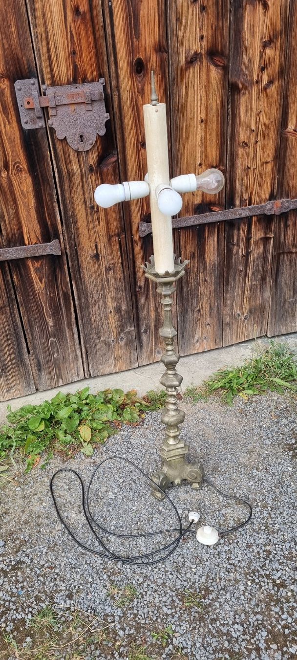 Lampade: antike Stehlampe – Usato da Wädenswil venduto da weihpos 1