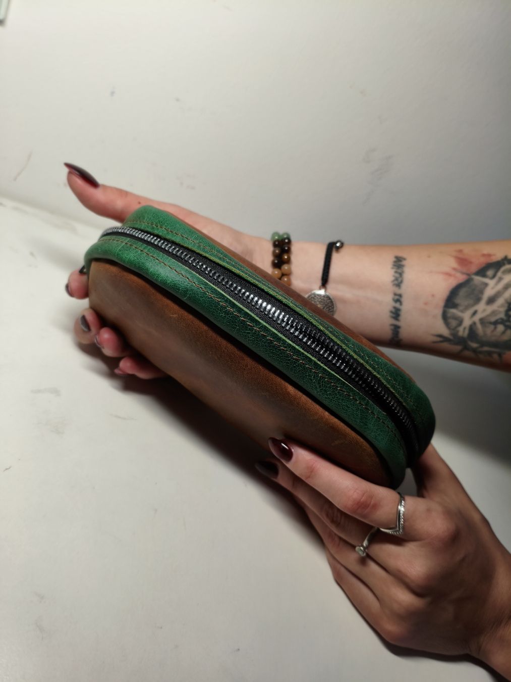 Altro in Scrittura & Disegno: Handgefertigte Ledertasche, einzigartig, Top Zustand! – Nuovo e nell'imballaggio originale da Effretikon venduto da Furky 3