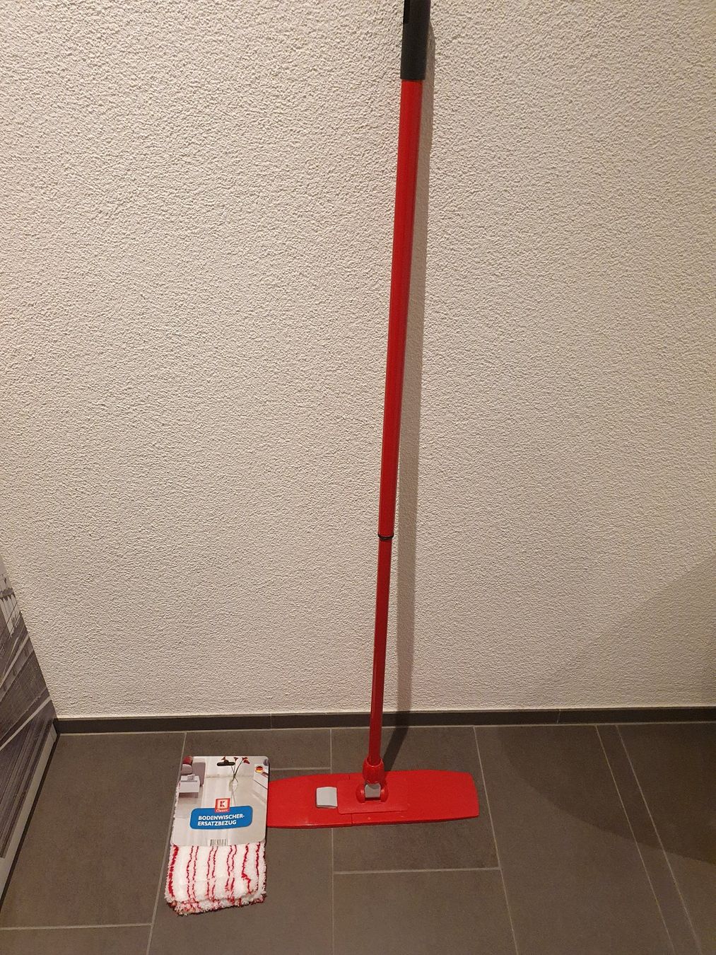 Altro in Apparecchi per la pulizia: Bodenwischer rot mit Ersatzbezug neu – Usato da Schübelbach venduto da flo_z6vh 3