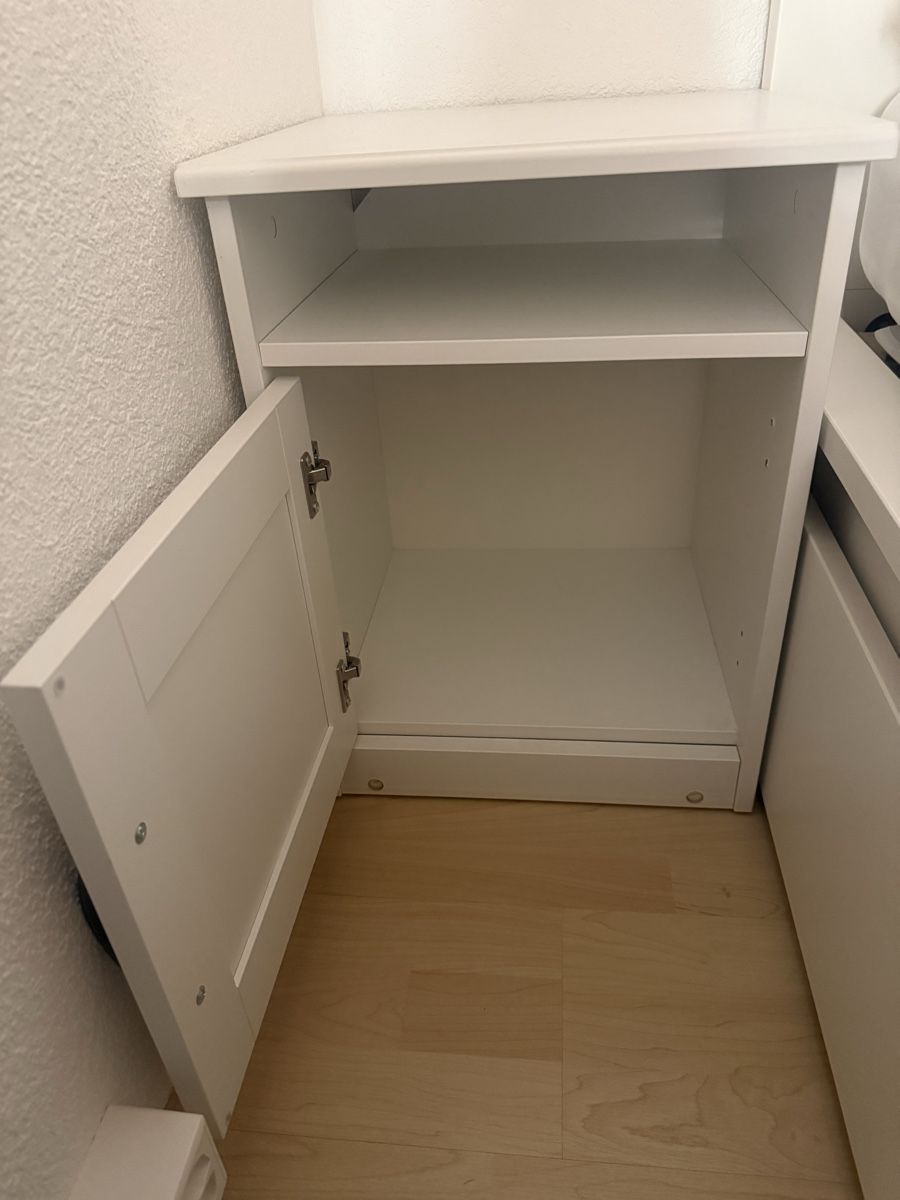 Ikea Tables de nuit: Ikea Nachttisch – D'occasion à Biel/Bienne par chiaragr. 1