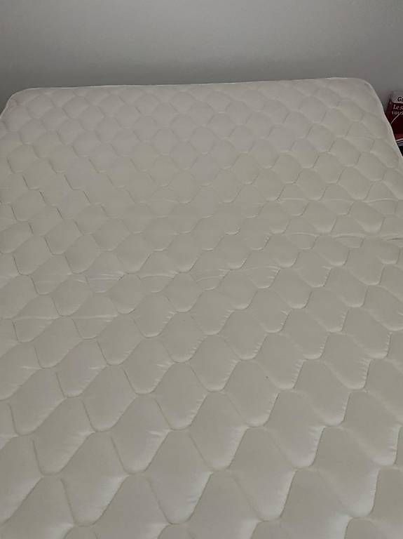 Materassi: Lit avec matelas à vendre 200chf – Usato da Orbe venduto da Kidji 2