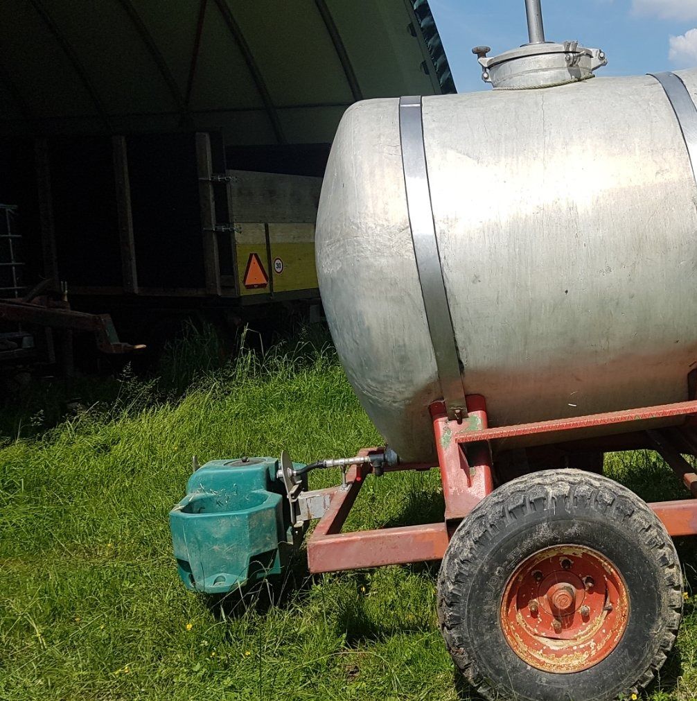 Abbeveratoi e trogoli: Tränkefass ab 1Fr. – Usato da Wasen im Emmental venduto da Ernst086