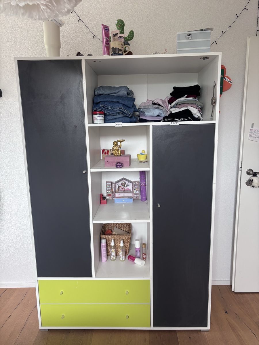 Armoires: Kleiderschrank – D'occasion à Burgdorf par Hanna.Ir.Ma