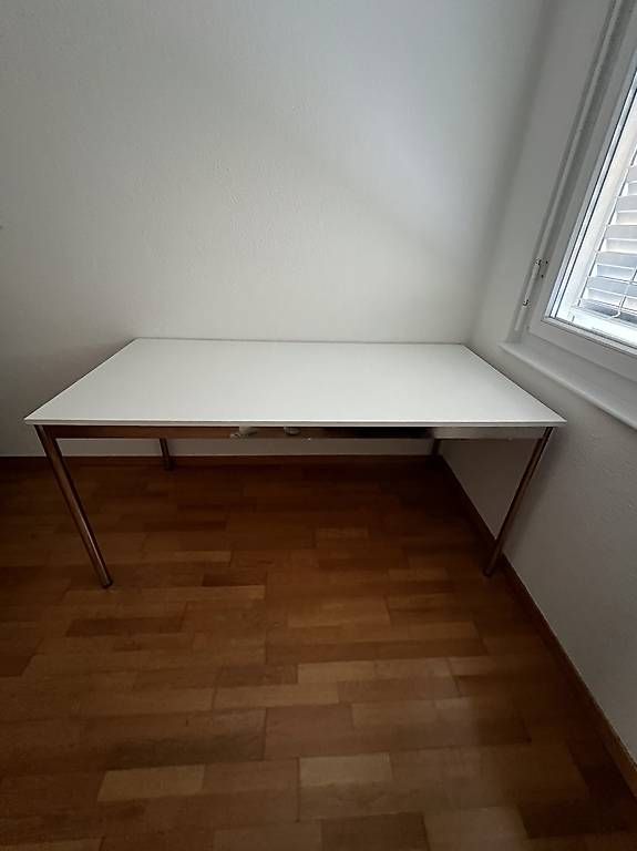 Bureaux: Schreibtisch – D'occasion à Port par Ca.