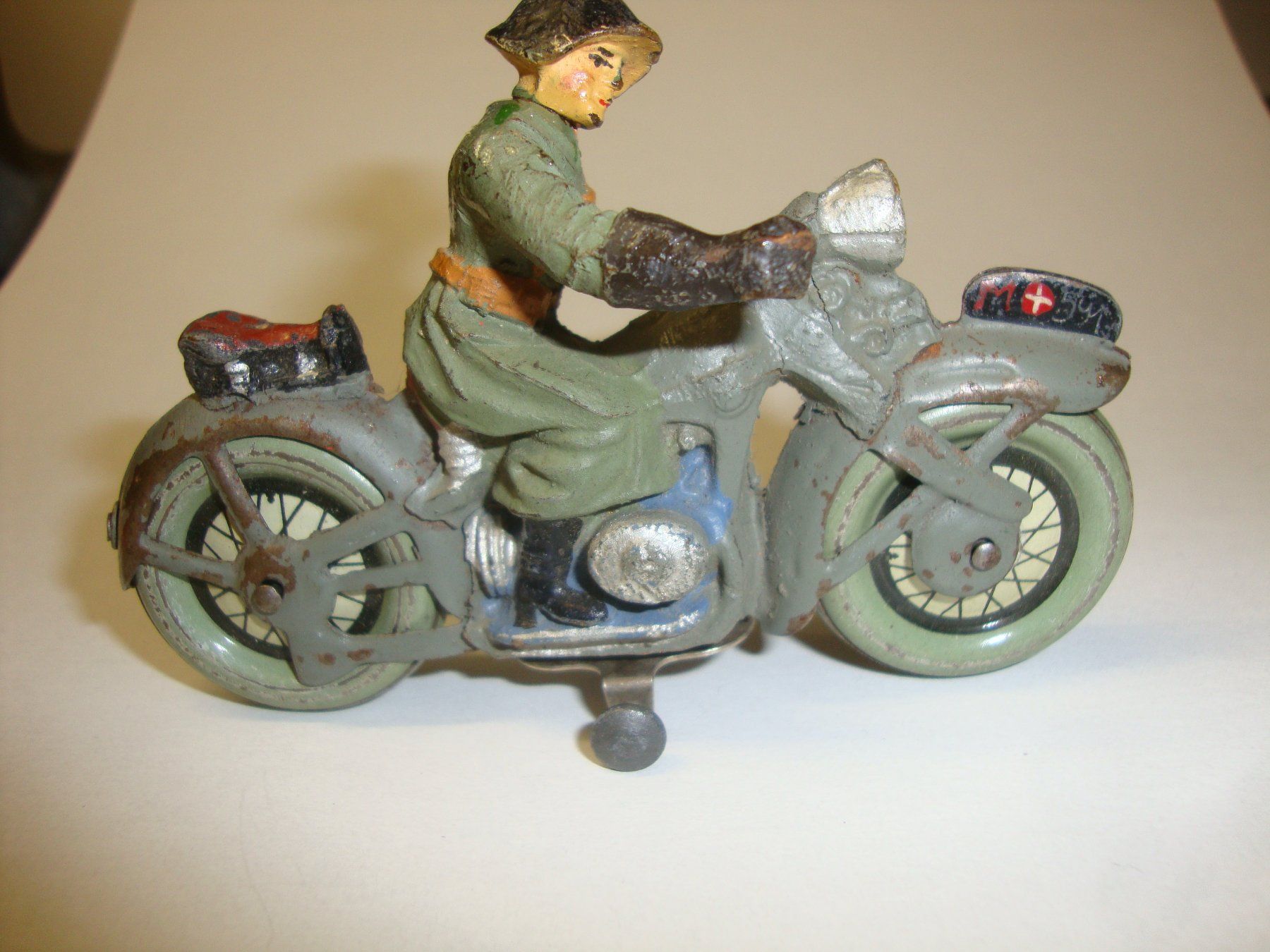 Spielzeuge: Motorradfahrer 2.WK, Soldat, Elastolin? und Blech Kradfahrer – Gebraucht aus Winterthur von halle07 6