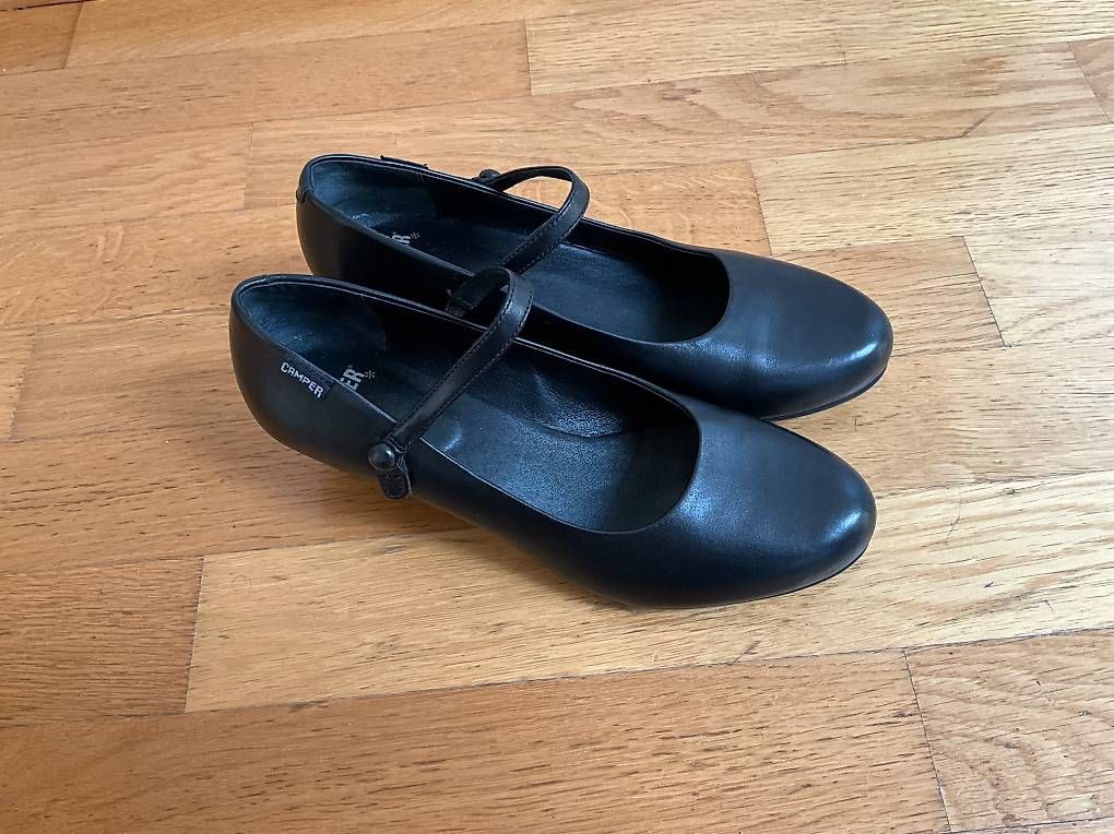 Camper Scarpe da donna: Schwarze Lederpumps von Camper, Grösse 38. – Usato da Zürich venduto da mar_6dwy