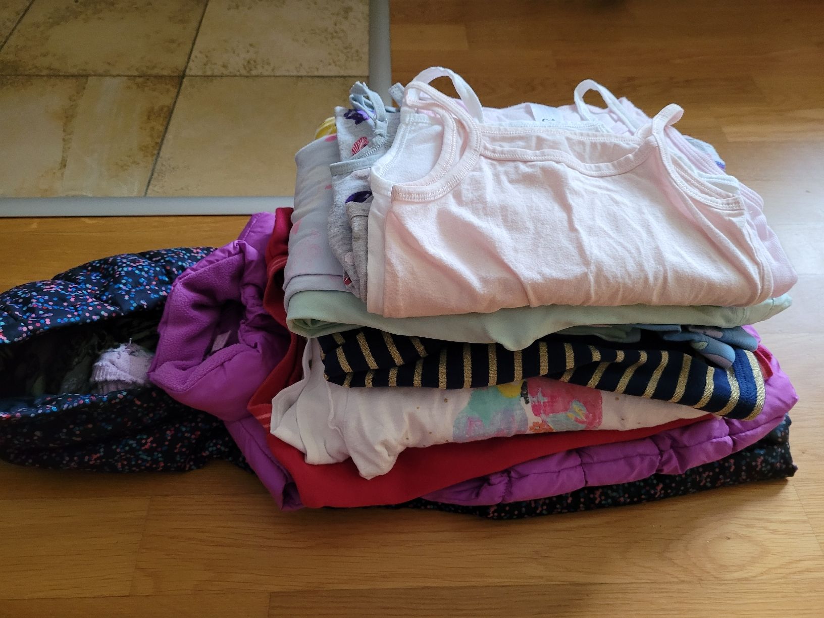 Lotti & Set di vestiti: Kleiderpaket Grösse 104 – Usato da Frick venduto da Spain_3 4