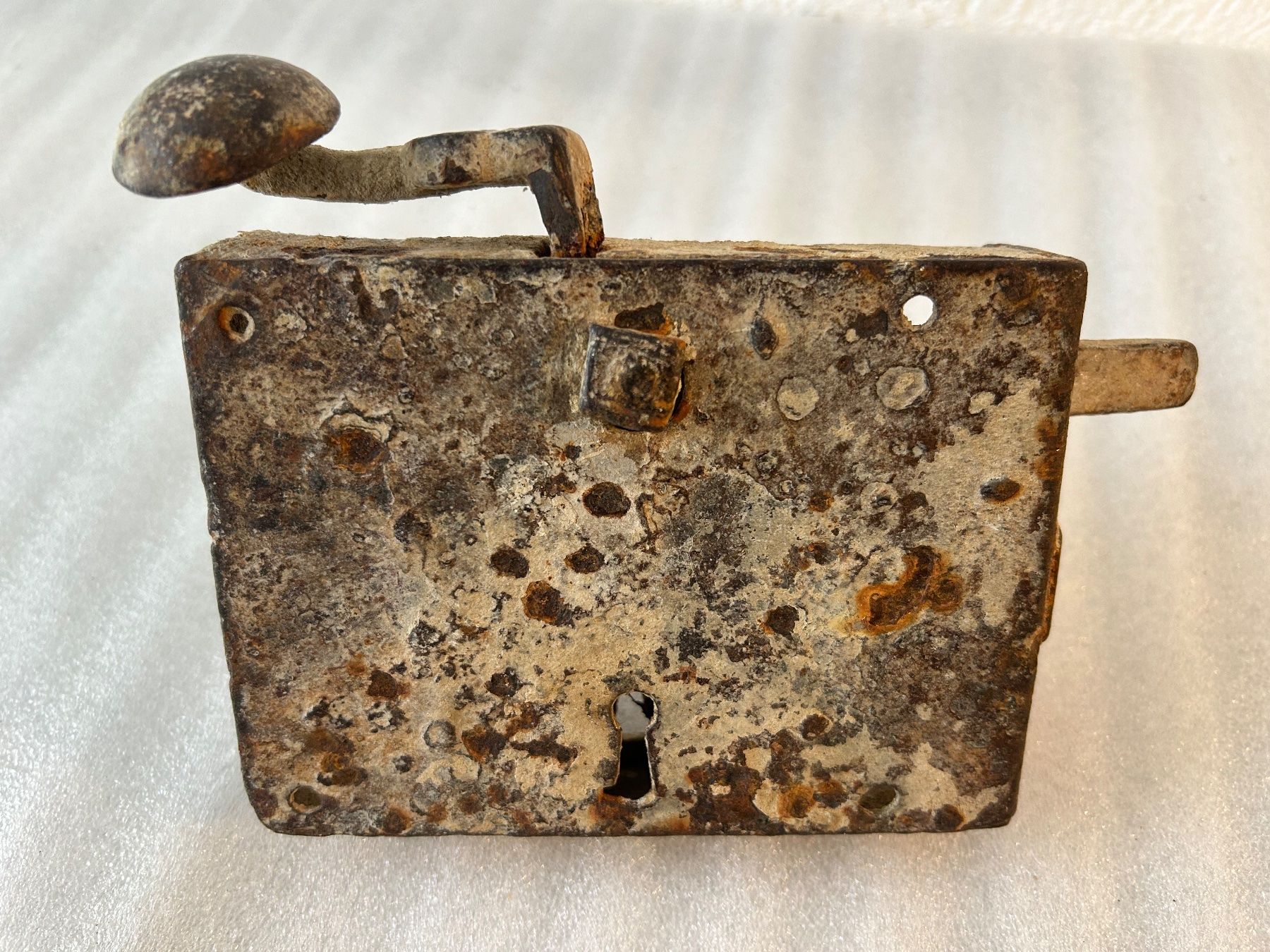 Lucchetti: Altes antikes Kastenschloss – Difettoso da La Chaux-de-Fonds venduto da jacq_LaTsch0 2
