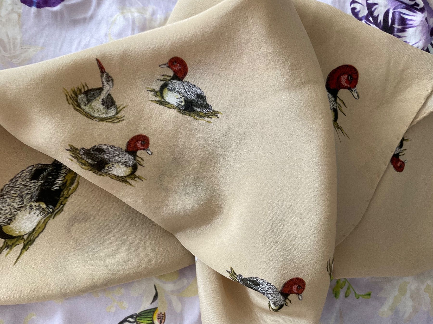 Foulards, Tücher & Schals: Seiden Schal beige mit Enten – Gebraucht aus Urdorf von alda02 3