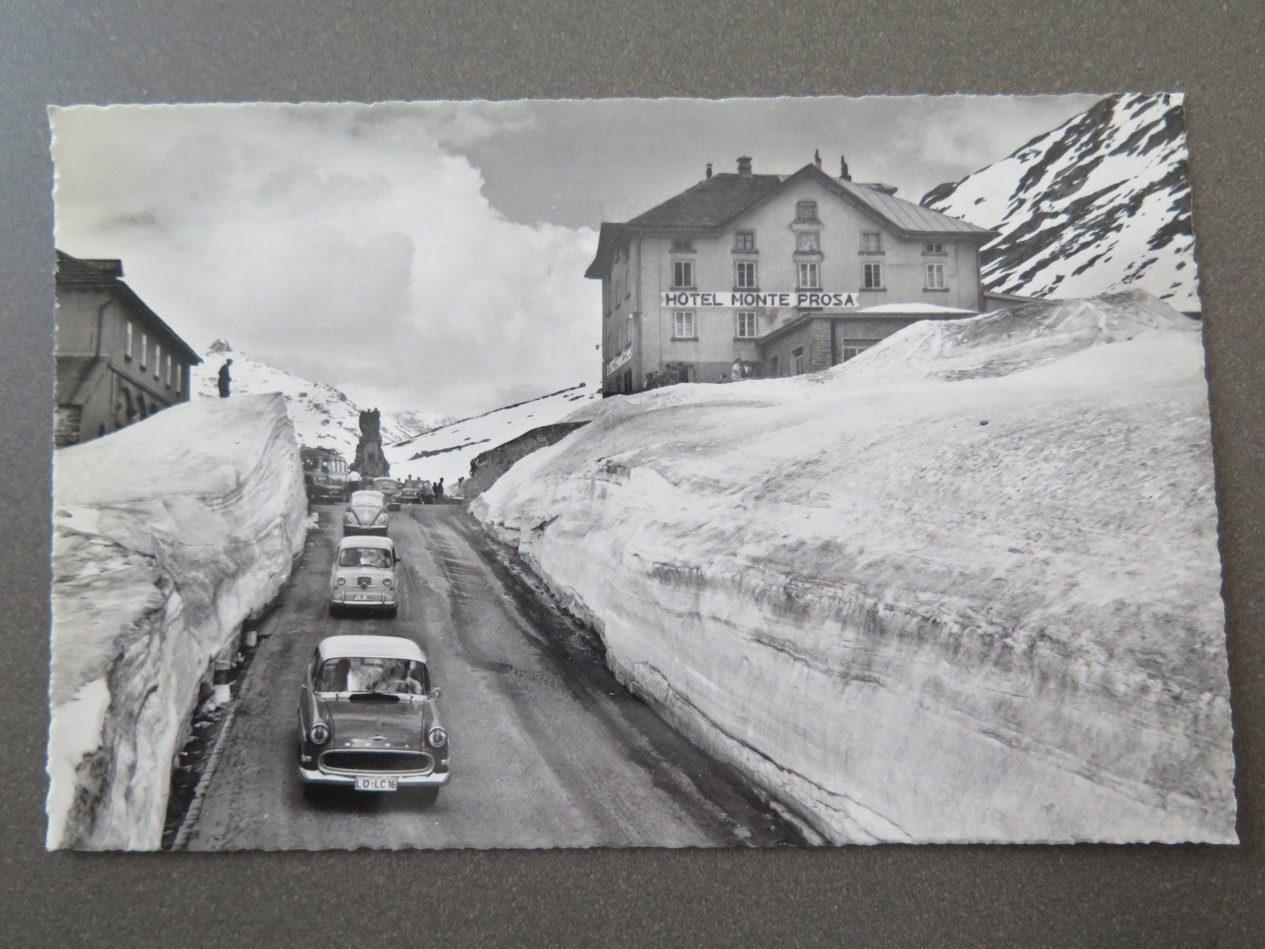 Cartoline postali: GOTTHARD-HOSPIZ - ALTE AUTOS! – Usato da Wittenbach venduto da lipasal