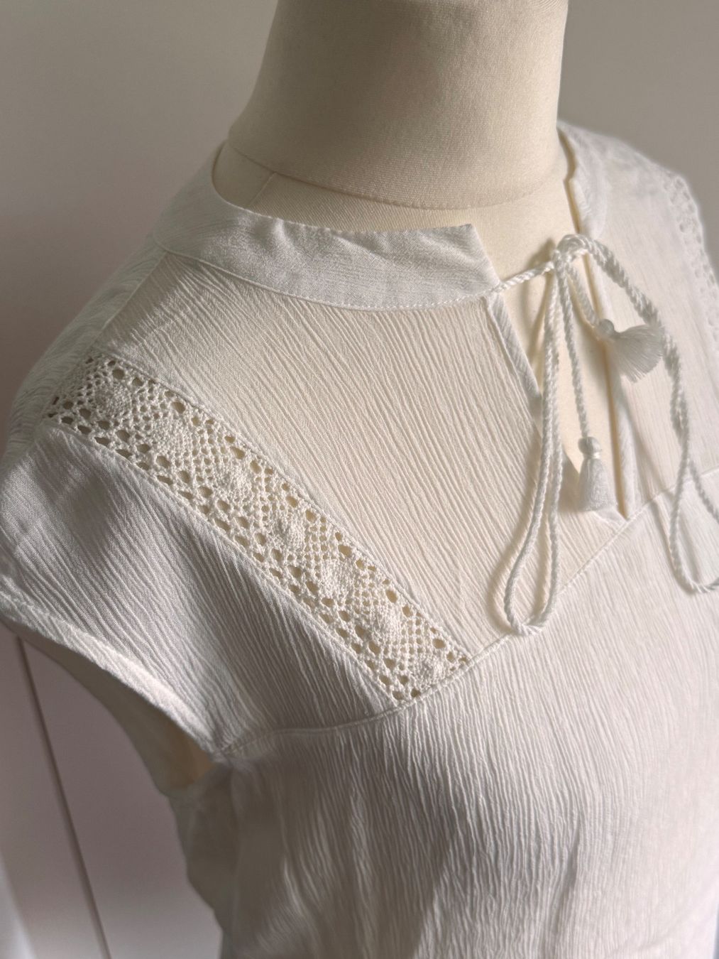 Comma Blusen: Kurzarm Shirt Bluse Gr. 34 weiss von Comma – Gebraucht aus Rothrist von Fondgruebe 4