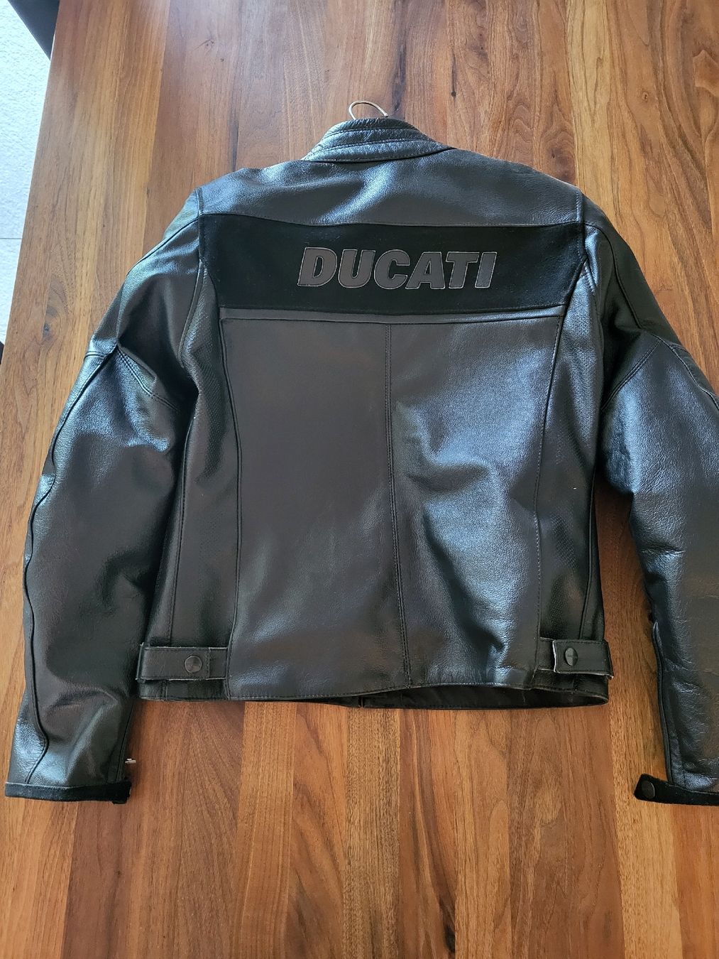 Ducati Giacche: Ducati Lederjacke Damen – Nuovo (secondo la descrizione) da Fruthwilen venduto da Mostro-Medusa 3