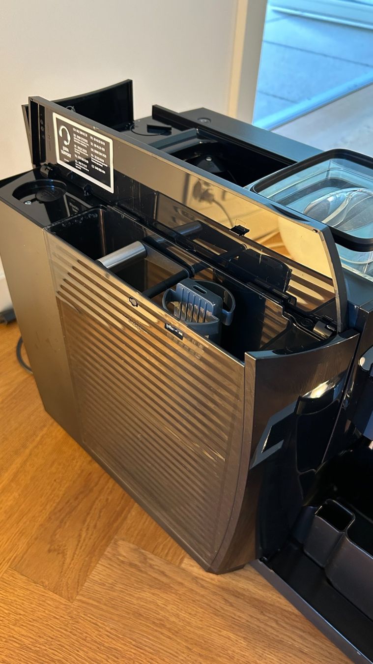 Jura Machines à café & Machines à expresso: Jura E4 Kaffee-Vollautomat – D'occasion à Zürich par vivamatu 5