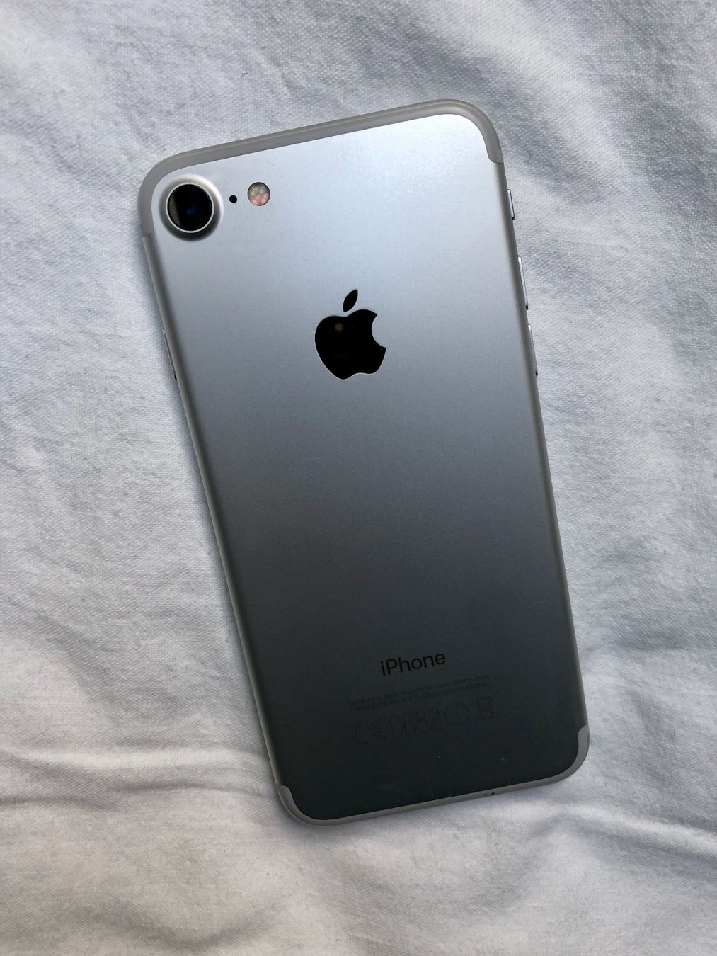 Apple Telefoni cellulari / Smartphones: iPhone 7 SILBER 128GB – Usato da Basel venduto da Solaia28 1